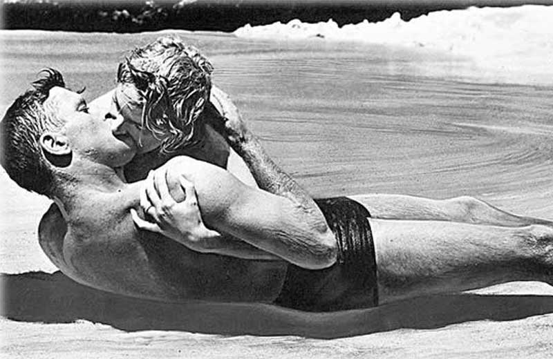 Foto: reprodução / From Here To Eternity|Foto: reprodução / From Here To Eternity|beijogato|beijo1|beijocaes|Foto: divulgação / Batman||