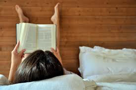 lendo_pernas_pra_cima