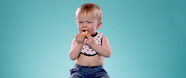 Bebês começam a balbuciar sons e palavras por volta dos 10 meses. Foto: Reprodução