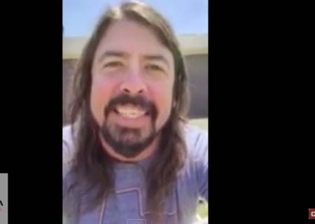 dave_grohe_foo_fighters_close