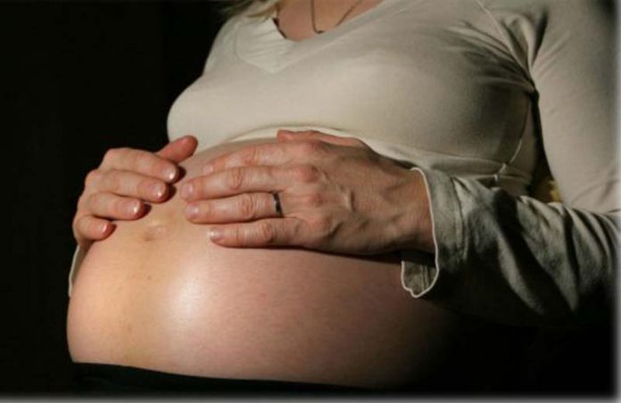 gravida transplante utero close Foto: PA