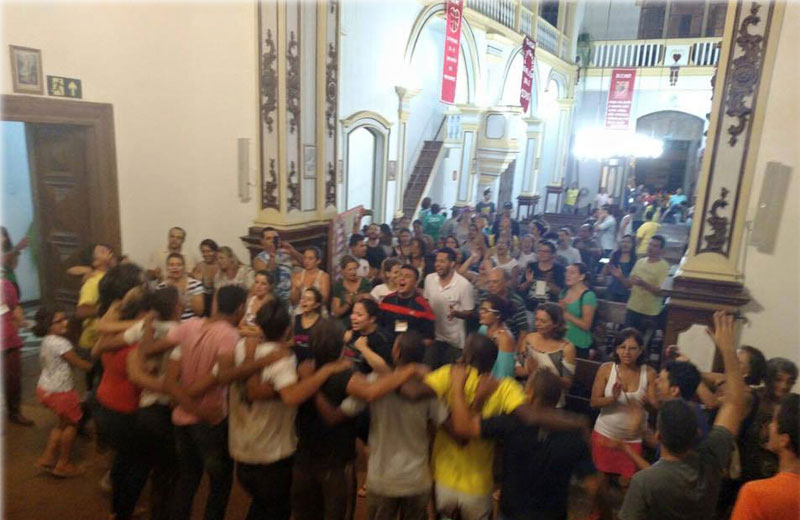 padre-cede-igreja-close-2