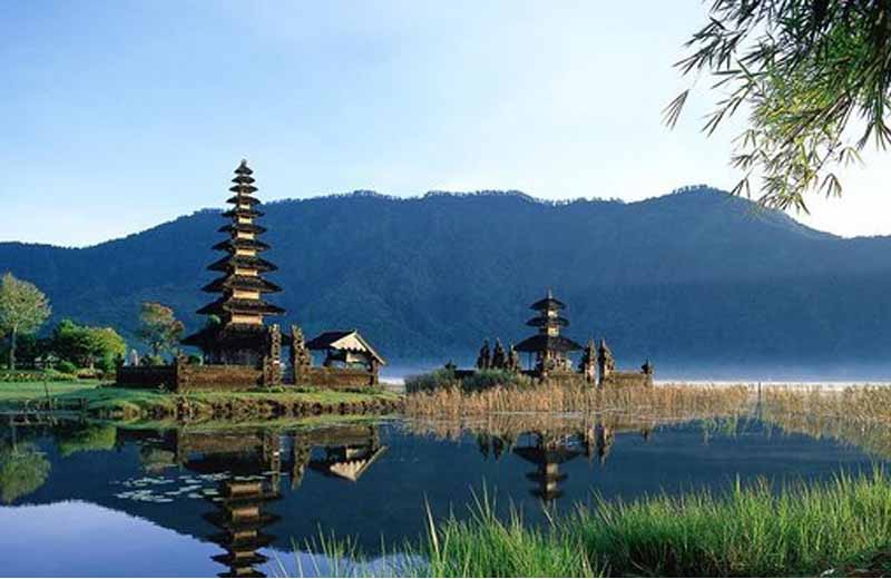 Foto: Bali - Indonésia/Divulgação||Bora Bora (Polinésia Francesa)|||Ilha de Vieques (Porto Rico)|||Playa del Carmen (México)|Ilhas Whitsunday (Austrália)