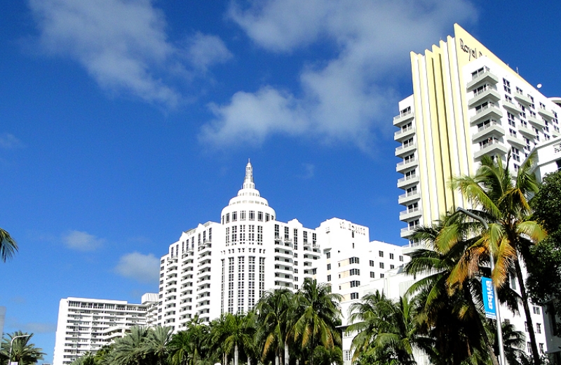 Foto: Próximo Embarque|||||||A delícia de curtir uma noite sentado na grama e ouvindo boa música|Ocean Drive: Baladas para todos os gostos||||Em Miami