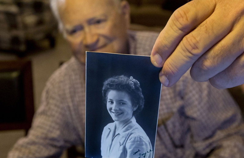 Norwood Thomas com foto que Joyce - foto/reprodução