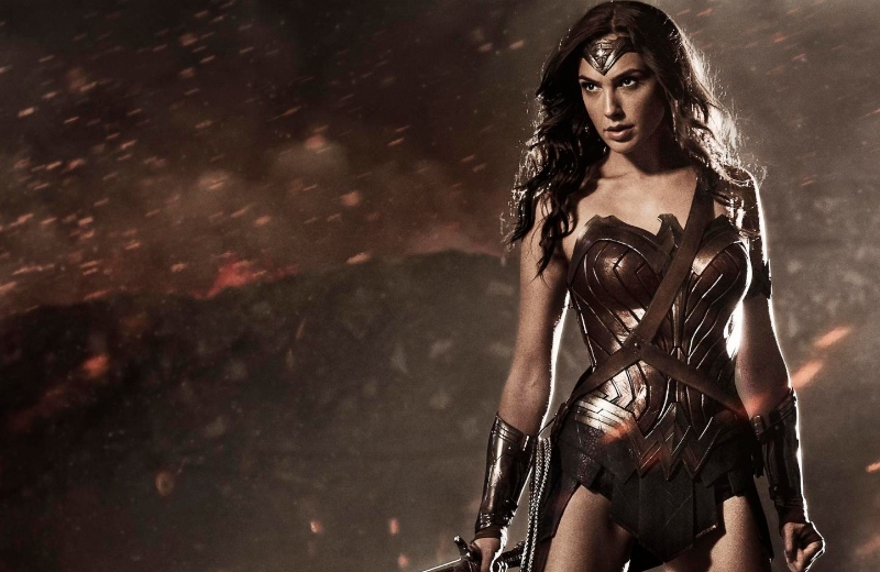 Foto: Warner Bros|A atriz Gal Gadot que já estrelou Velozes e Furiosos|A atriz norte-americana Lynda Carter que fez a Mulher Maravilha na TV nos anos 70