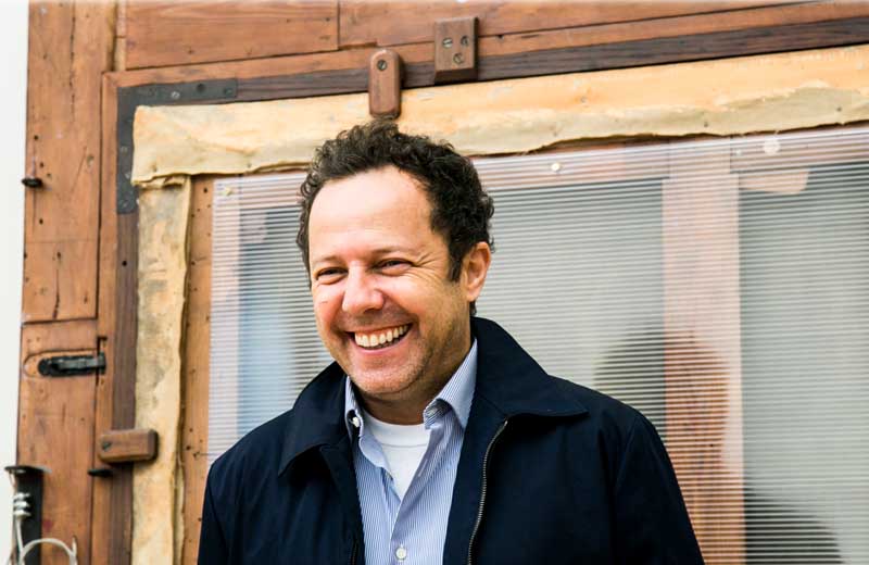 O artista brasileiro Vik Muniz Foto: Ivone Lopes|A Mostra Verso de Vik Muniz Foto: Ivone Lopes||Vik Muniz e Emilie Gordenker