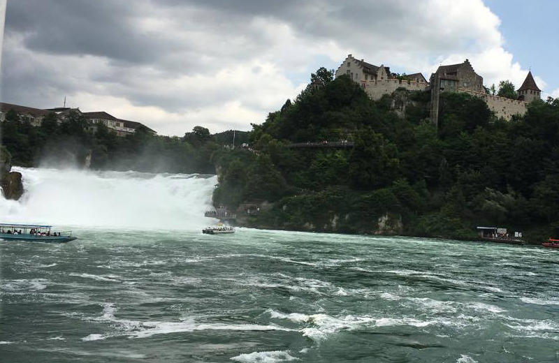 quedas d'agua do Rhin Neuhausen am Rheinfall no estado de Schaffhouse.