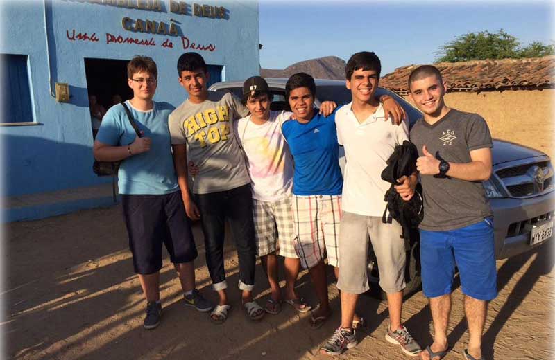 Entrega de Pedro com amigos em Irauçuba - Foto: arquivo pessoal