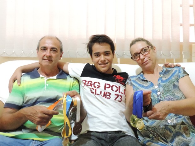 Renan com os pais - Foto: Heloísa Casonato/G1