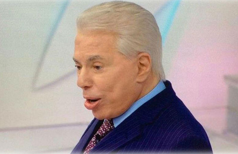 Sílvio Santos grisalho, quando parou de pintar os cabelos. - Foto: reprodução/SBT|