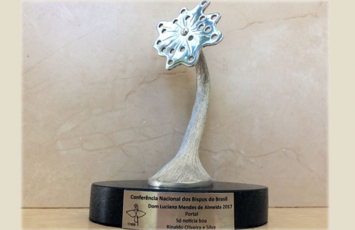 trofeu-cnbb-close|premio-comunicacao-cnbb|premio-comunicacao-cnbb|premio-cnbb-3-2017|premio-cnbb-2-2017|rinaldo-5 Troféu Dom Luciano Mendes de Almeida - Foto: SNB|||||