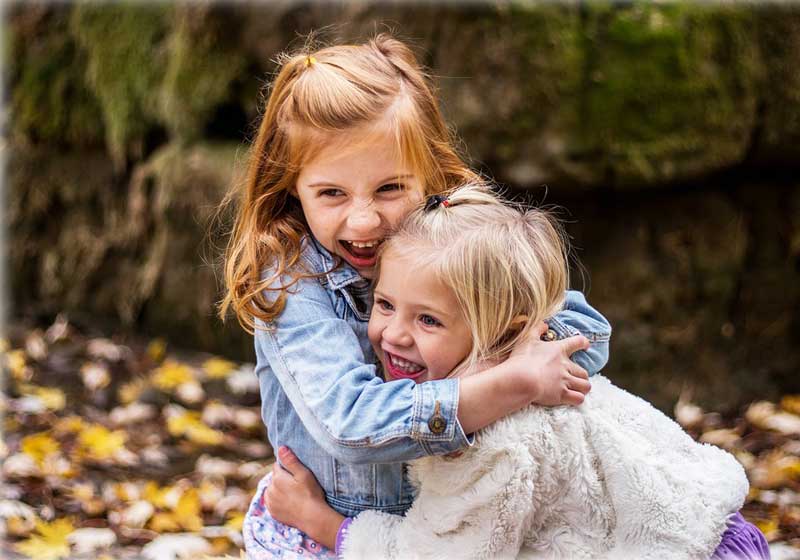 Foto: Pixabay|abraco_amor|abraco_amigas