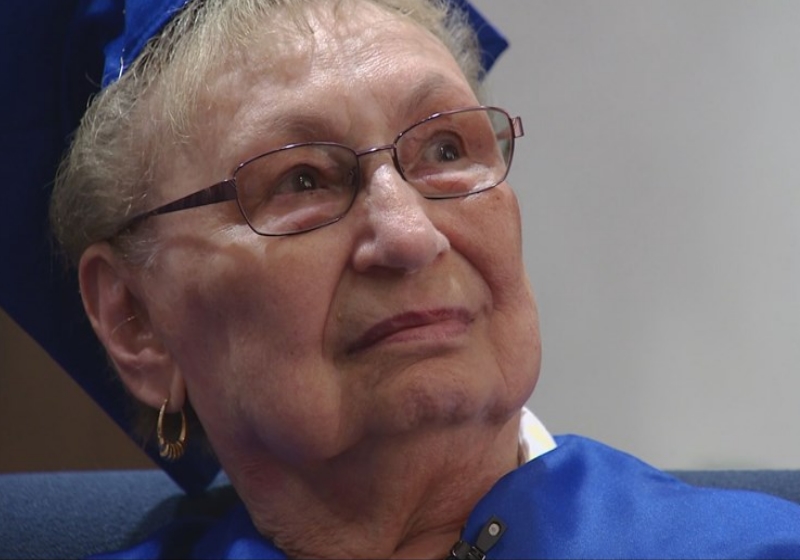 Foto: Kare TV|Foto: Kare TV|Foto: Kare TV - Esther com seu marido e a filha Faye|Foto: Kare TV