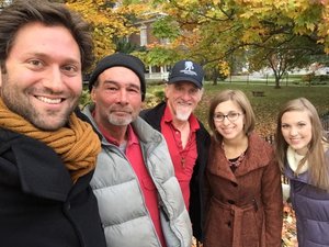 Kevin Adler (esq) criador do Miracle Messages - Foto: reprodução MM