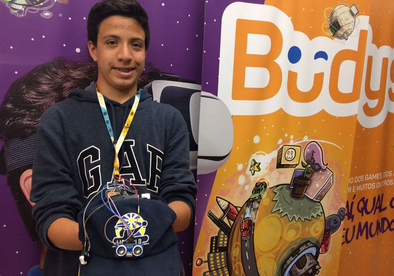 Mateus e o boné - Foto: divulgação