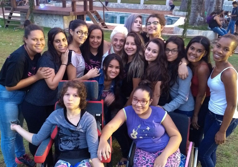 As debutantes Foto: Arquivo Pessoal||As madrinhas do Projeto|