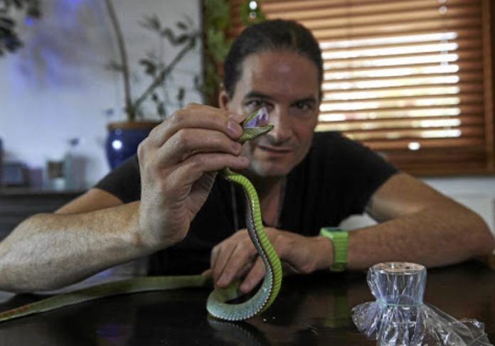 homem_cobra Foto: AFP