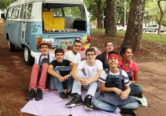 kombi_autistas|quitutices_chef Foto: Sérgio Marques/Divulgação|A chef Inaiá Foto: Divulgação