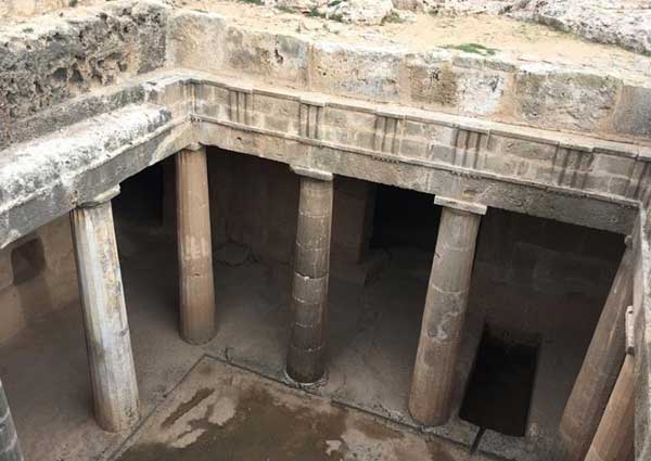 ruína de casa onde eram enterrados os mortos