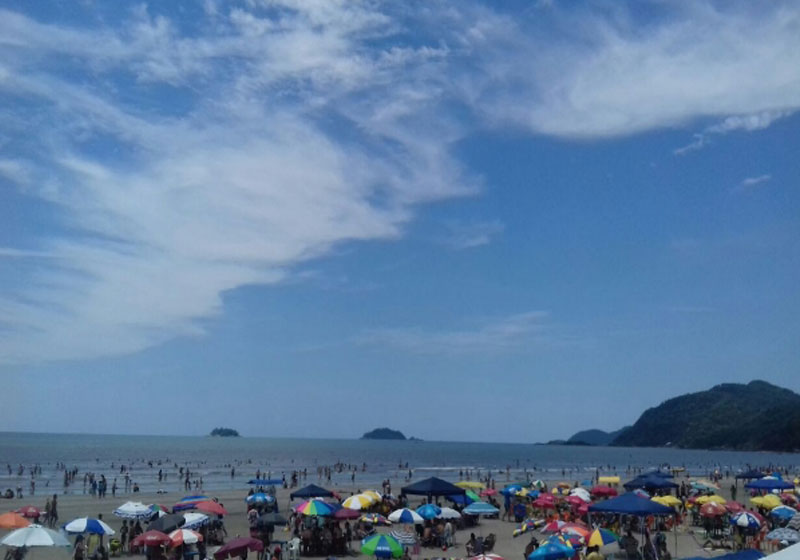 Praia de Peruíbe Foto: Divulgação|Equipe do Verão no Clima em Peruíbe Foto: Divulgação||Praia de Peruíbe Foto: Divulgação||||