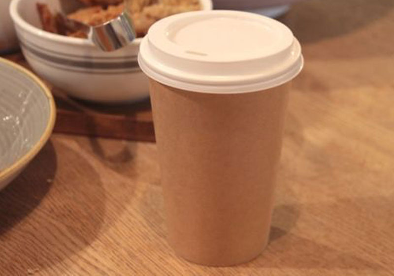 Na França agora, só pratos e talheres reutilizáveis nos fast foods e restaurantes. Foto: Reprodução