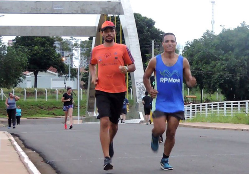 Wagner (de azul) e o treinador Rafael Santos - Foto: Marcos Lavezo/G1|Wagner Marques dos Santos - Foto: Marcos Lavezo/G1