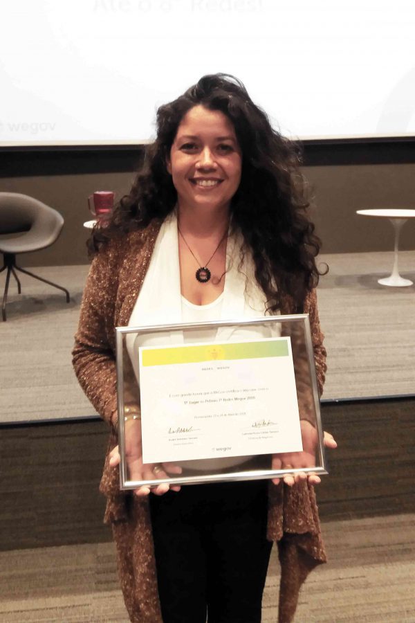 Érika Bragança recebendo Prêmio - Foto: divulgação / Secret Saúde DF