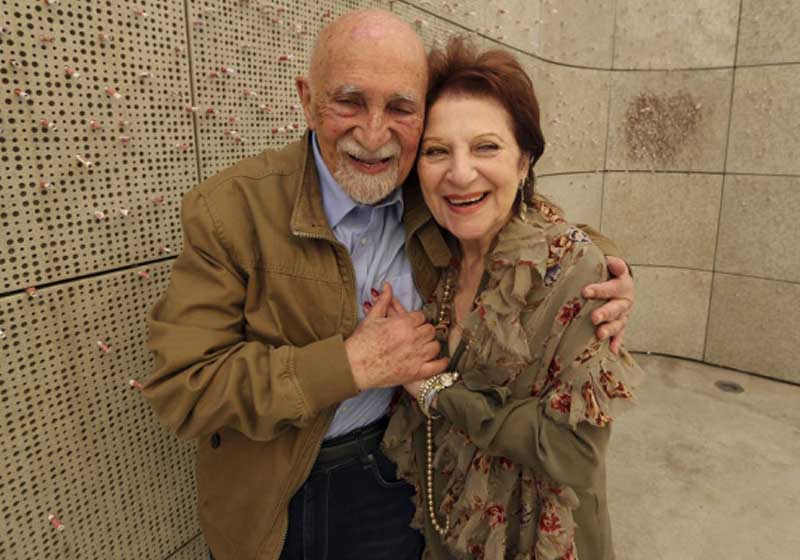 Simon Gronowski e Alice Gerstel Weit - Foto: AP Photo/Reed Saxon|