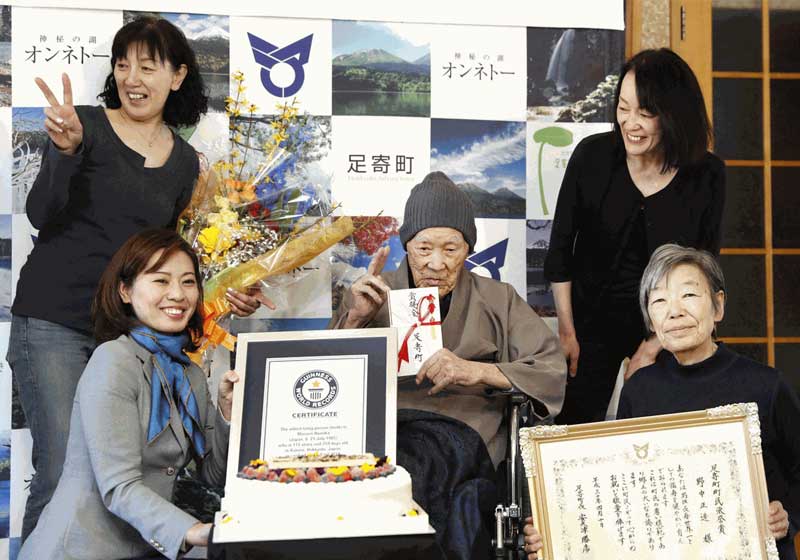 Masazo Nonaka com a família - Foto: Kyodo via Reuters|