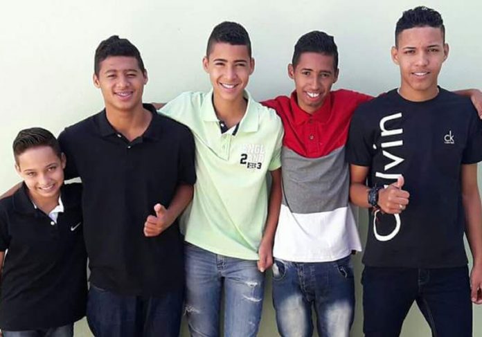 pai-5-filhos-close|pai-5-filhos-2|ai-5-filhos-3 Os irmãos Pedro