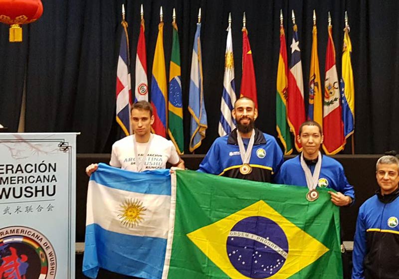 Gabriel Guarino (de barba) - Foto: Maria de La Maria / reprodução Facebook|Gabriel Guarino (de barba) - Foto: Maria de La Maria / reprodução Facebook|