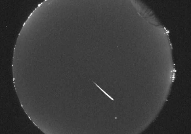 Os telescópios da NASA tiraram esta foto de um meteoro Perseido Foto: NASA