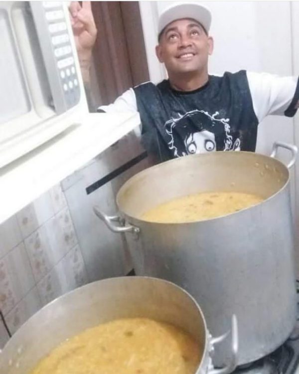 Alex com a sopa - Foto: arquivo pessoal