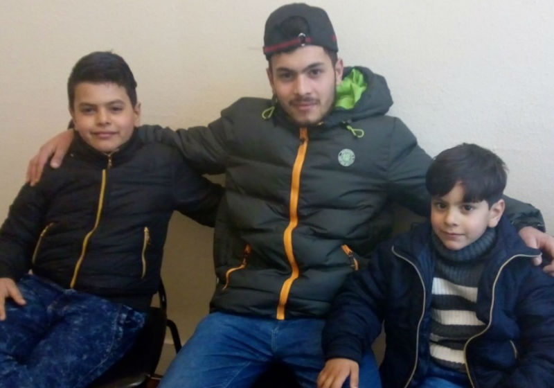 Hamza reunido com os irmãos Foto: Miles 4 Migrants