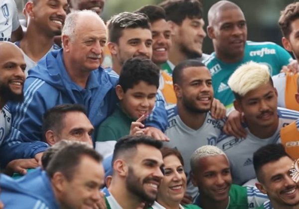 Nickollas com a equipe do Palmeiras - Foto: reprodução / TVPalmeiras