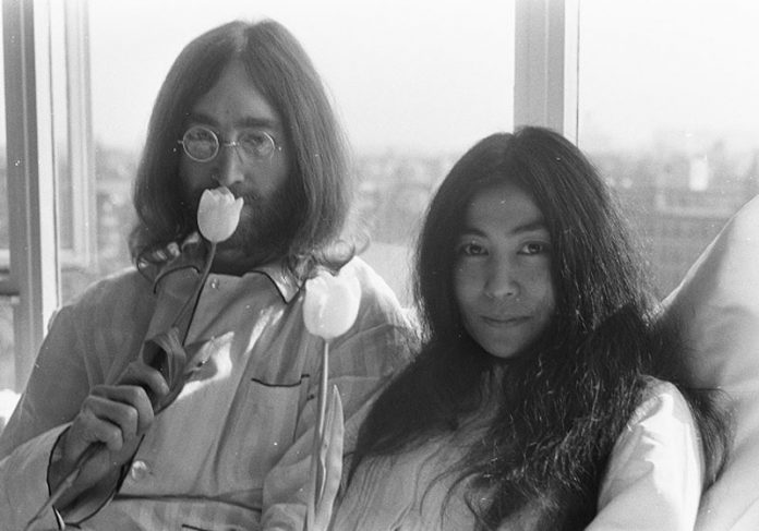 lennon-yoko-imagine-close|abracos_poeta Lennon e Yoko - Foto: Wikimedia Commons|Foto: YouTube