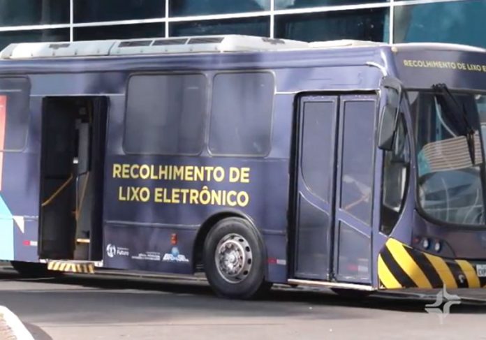 onibus-lixo-eletronico-close Foto: reprodução / Momento Ambiental