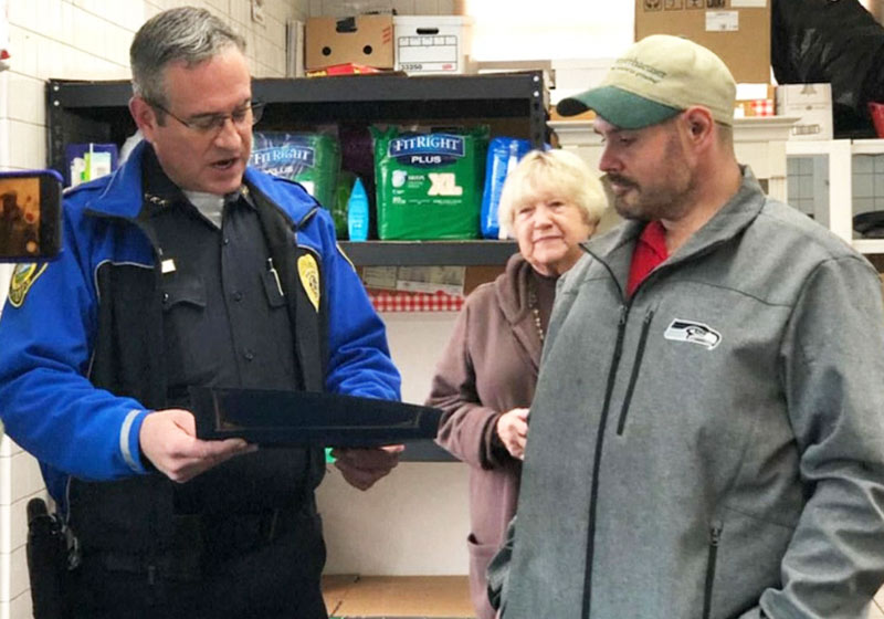 O Policial e Kevin - Foto: NBC|