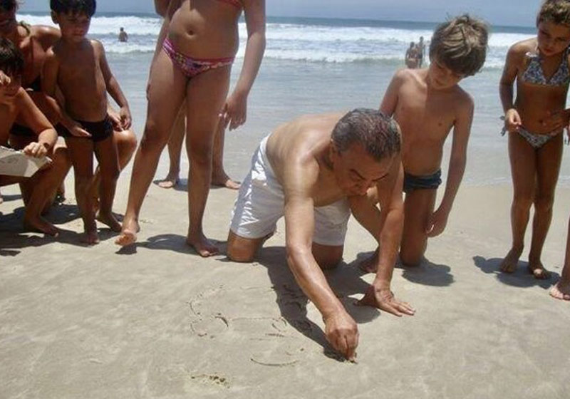 Maurício na areia - Foto: reprodução / Instagram|