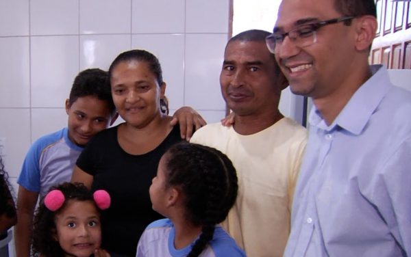 Família na casa nova - Foto: reprodução / Tv Anhanguera