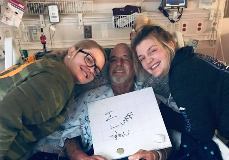 Scott e as filhas - Foto: Preston Taylor Marr / Facebook