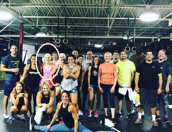 Lauren (em destaque) com a galera da Academia Foto: Facebook