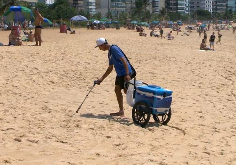 Marco Antonio colhe lixo - Foto: reprodução / TVGazeta|