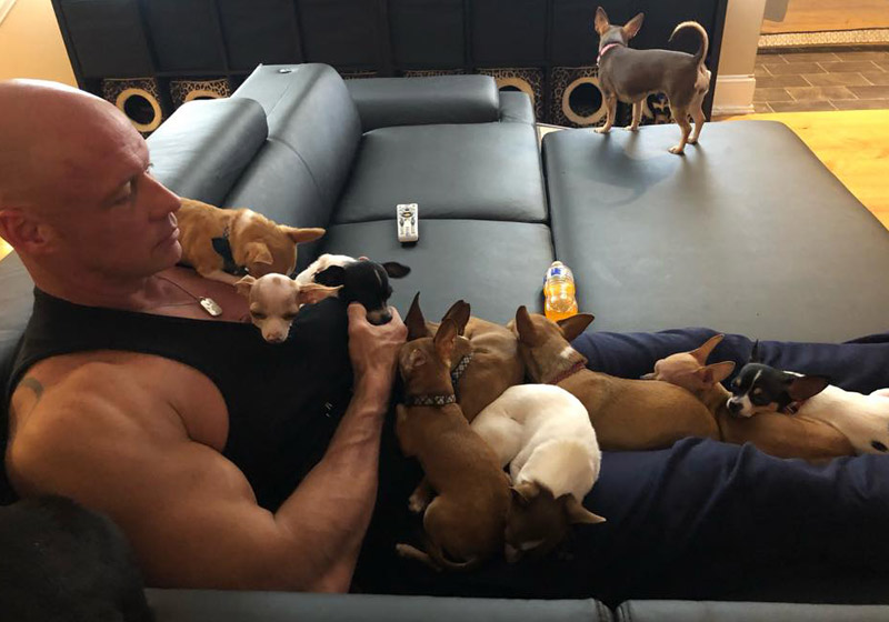 Bobby Humphreys e os cães - Foto: Facebook|