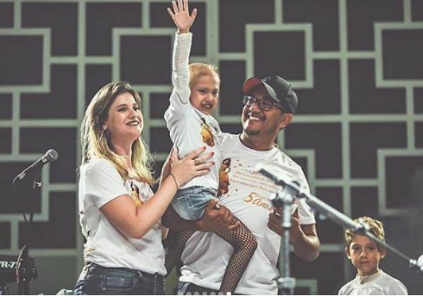 Os pais da Anna e o irmão Davi Foto: Instagram