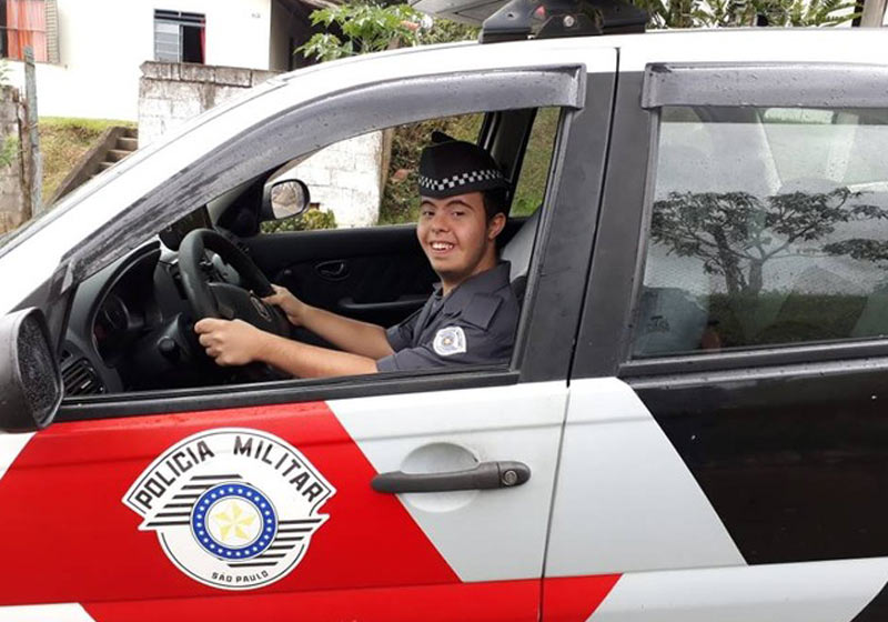 Thiago com a farda - Foto: Divulgação/Polícia Militar|