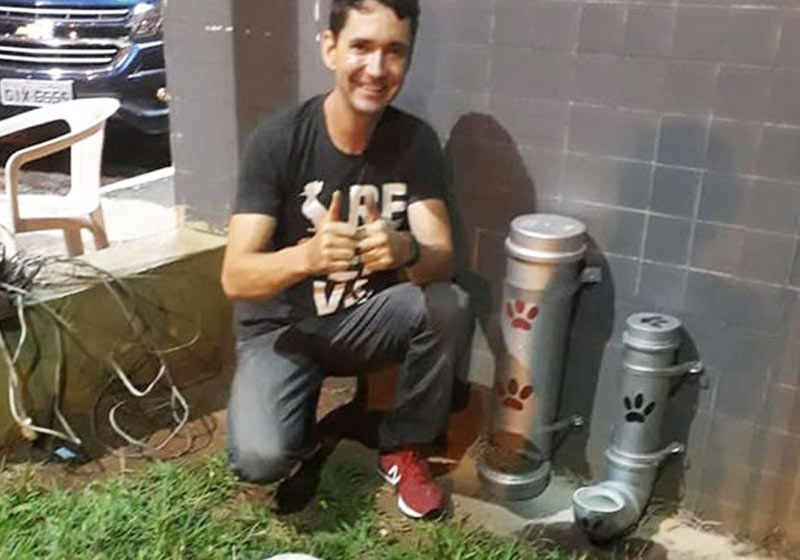 Marcos e o comedouro - Foto: arquivo pessoal|