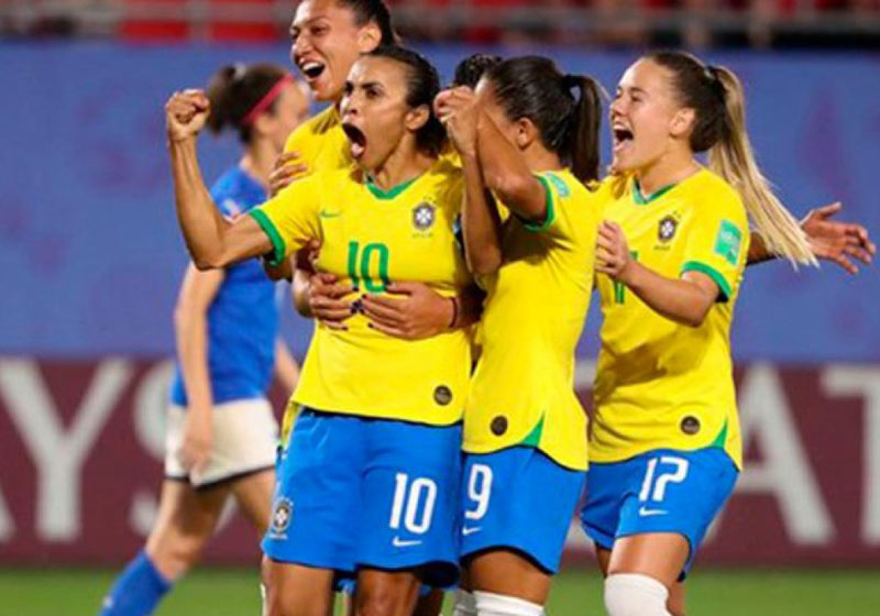 Marta e meninas comemoram vitória contra Itália/2019 - Foto: Fifa/divulgação