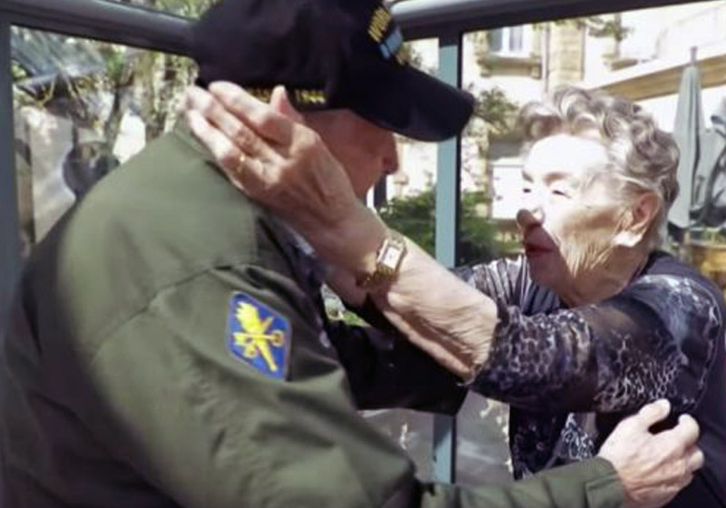 Robbins e Jeannine - Foto: reprodução / Youtube